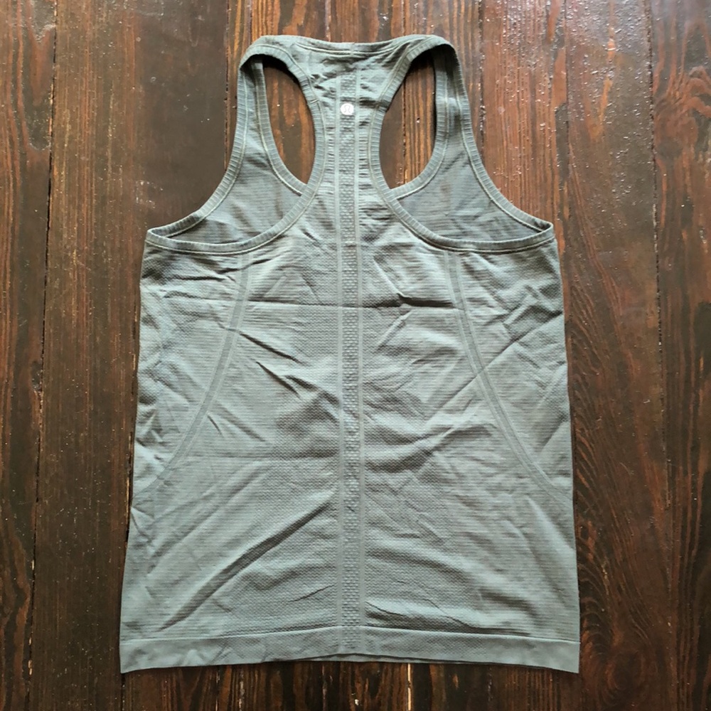 lululemon top - Picture 2 of 5